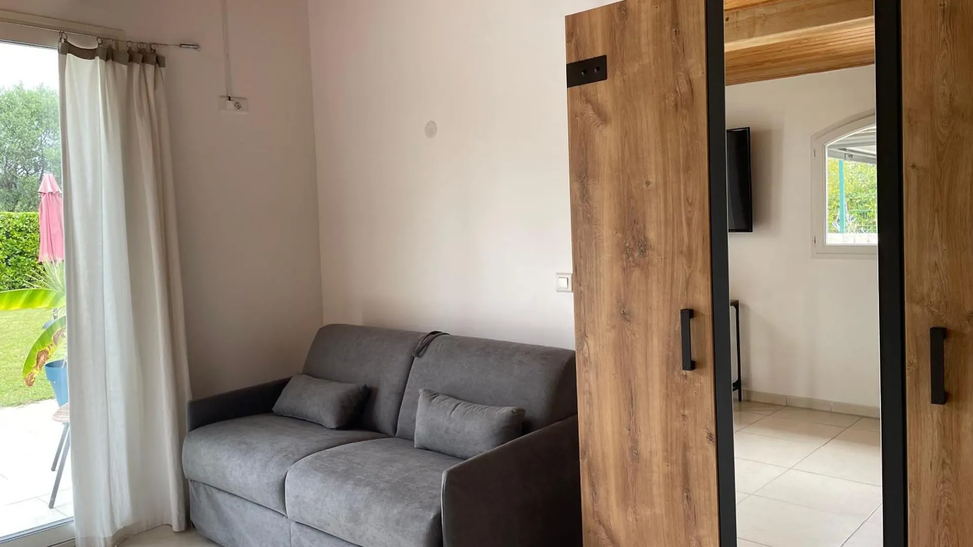 Magnifique Studio, Piscine, Parking Ницца Апартаменты